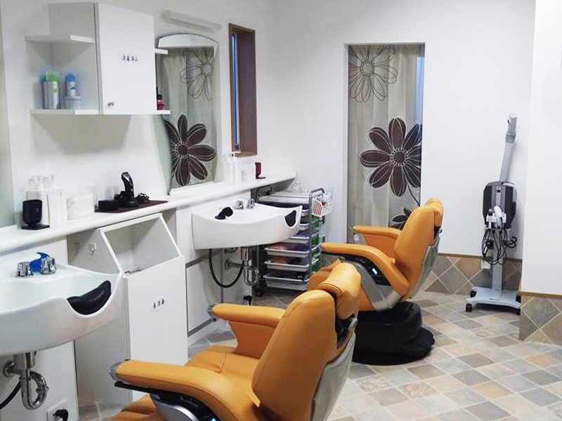 カット、パーマ、他…幅広いヘアスタイルに対応。